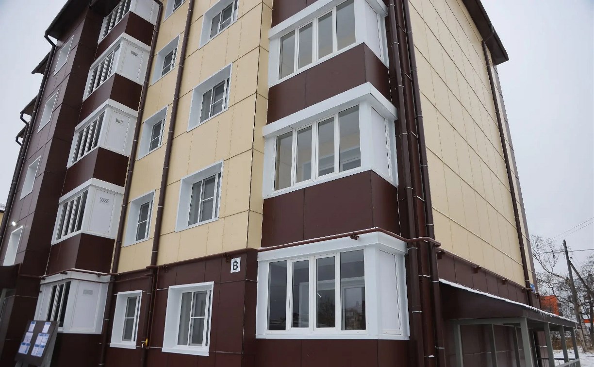 30 семей в Ногликах готовятся к переезду из аварийных домов 