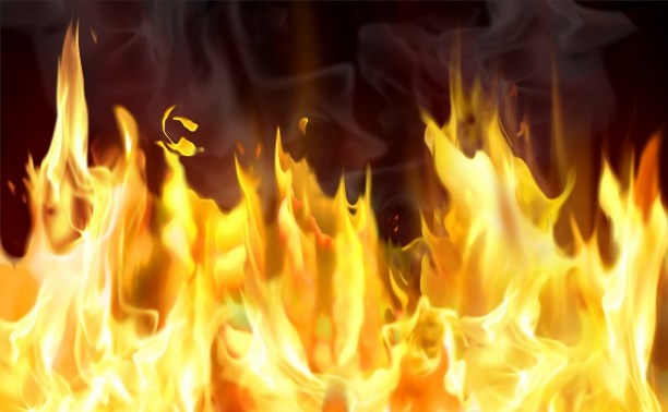 Мужчину эвакуировали из горящей квартиры в Шахтерске