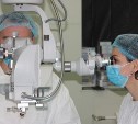 Сахалинские медики учатся оперировать глаза пациентов с помощью EVA