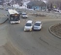 Утром на кольце в Южно-Сахалинске произошло ДТП
