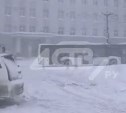 Никто не ожидал такой метели: в Южно-Сахалинске автобусы с трудом движутся по дорогам, застревают