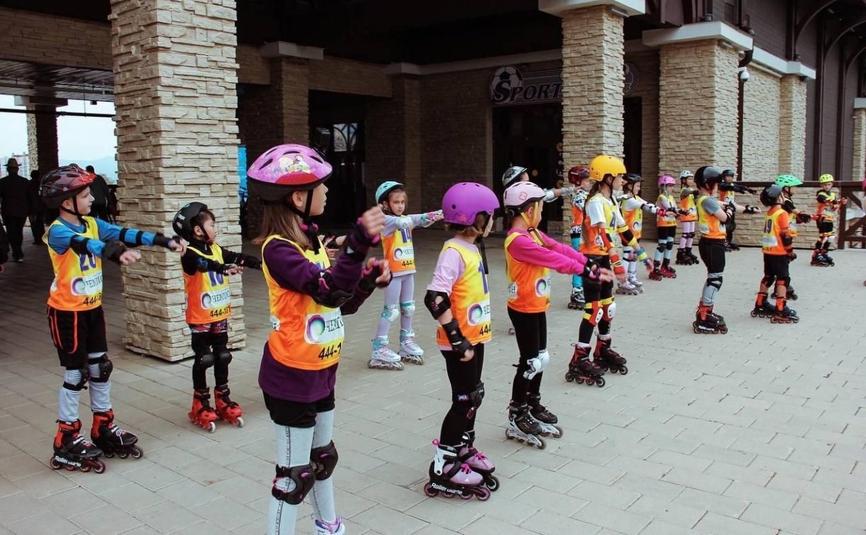 Летние занятия на скейтборде, велосипеде и роликах: юных сахалинцев от трёх лет зовут на летние тренировки