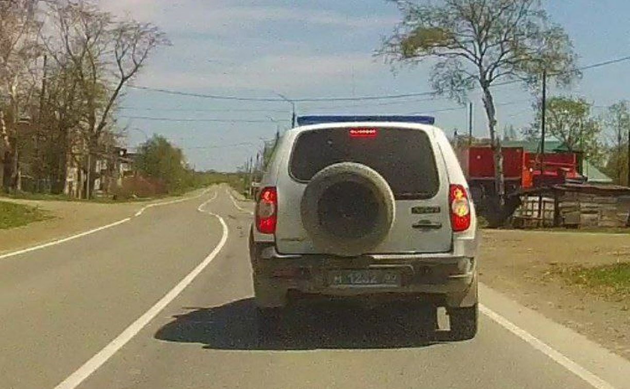 Очевидец: полицейский автомобиль на Сахалине гонял по встречке и  игнорировал знаки - Новости Сахалинской области. Происшествия - astv.ru