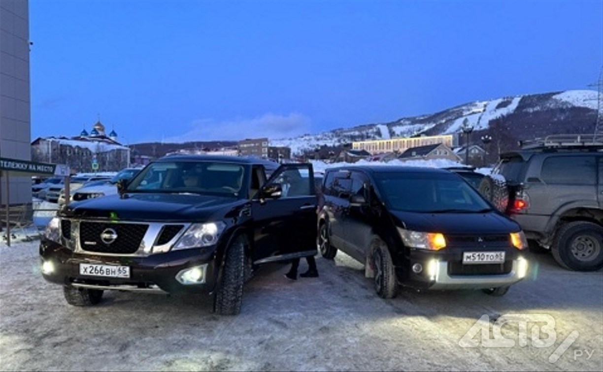 Очевидцев столкновения Mitsubishi Delica и Nissan Patrol ищут в Южно-Сахалинске