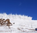 С сопок у железной дороги на Сахалине принудительно спустили 1,7 тысячи кубометров снега