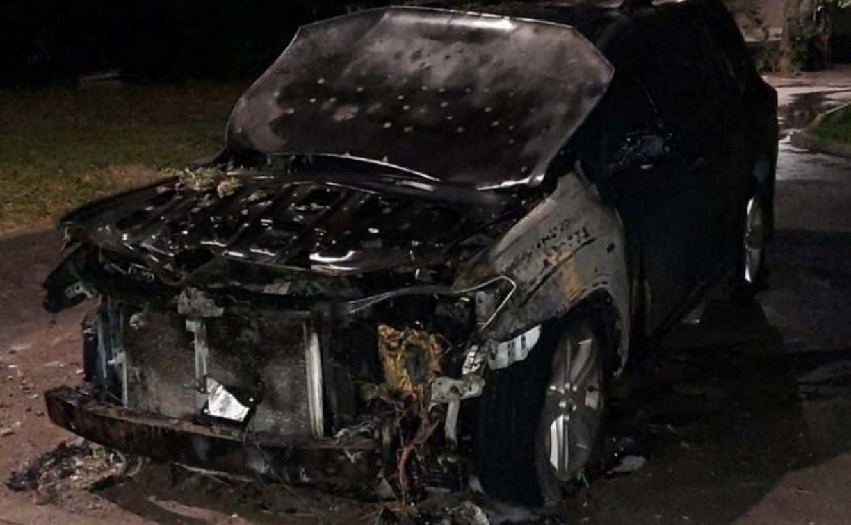 Автомобиль сгорел в Александровске-Сахалинском