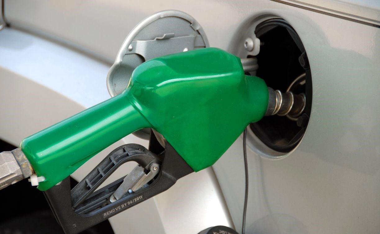Цены на бензин упали на пяти АЗС Южно-Сахалинска