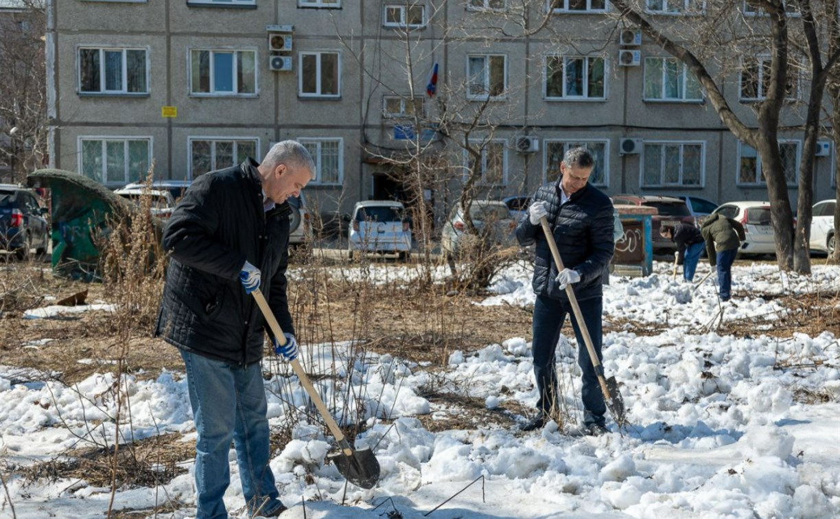 В Южно-Сахалинске состоялась первая "чистая пятница"