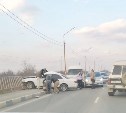 "Две скорые полетели туда": три автомобиля попали в ДТП на юге Сахалина