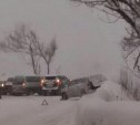 Пять автомобилей столкнулись на затяжном повороте на улицу Первомайскую в Холмске