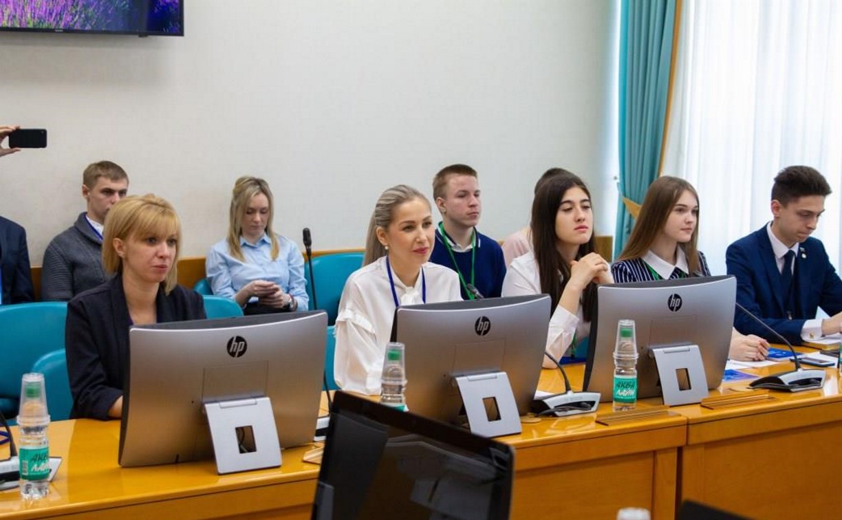 Школа молодежного парламентаризма открылась в областном центре