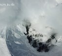 Что происходит в кратере Эбеко: амбассадор курильского вулкана сняла завораживающее видео