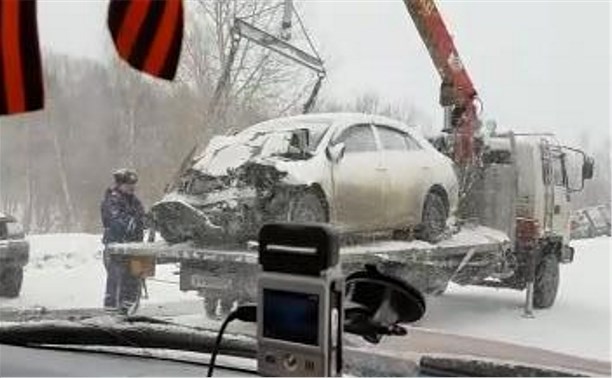 "УАЗ Патриот" и легковая Toyota столкнулись на долинской трассе