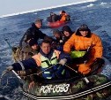 Рыбаков с оторвавшегося льда эвакуируют на юге Сахалина