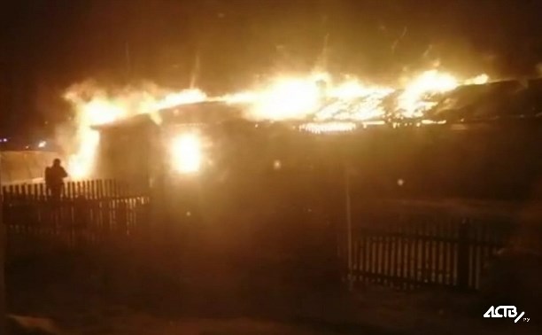 Жилой одноэтажный дом сгорел в Ногликах