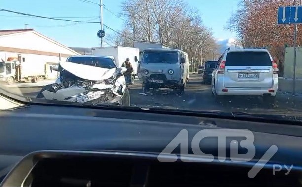 Две женщины пострадали в ДТП на улице Украинской в Южно-Сахалинске