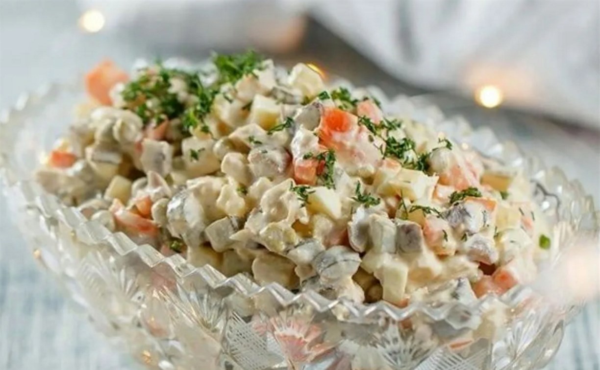 Сколько стоит оливье: самый дорогой салат на Новый год для сахалинцев - с рыбой