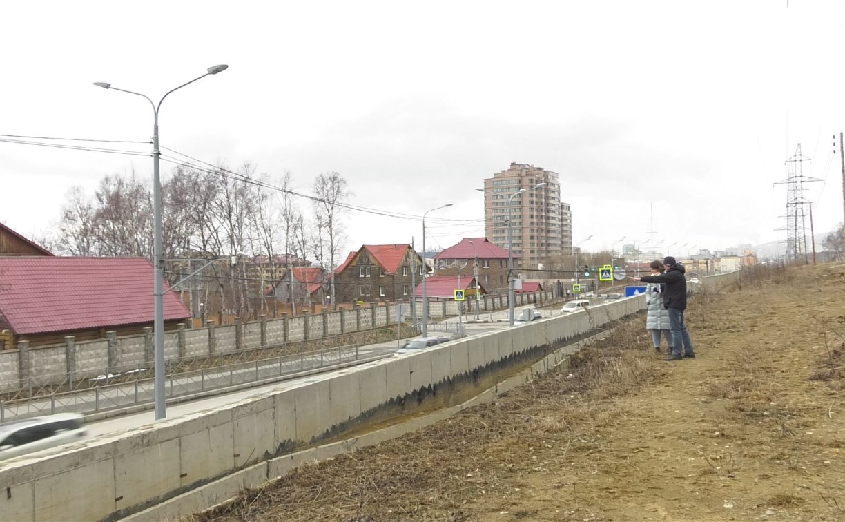 Подпорная стена на улице Горького в Южно-Сахалинске дала трещину