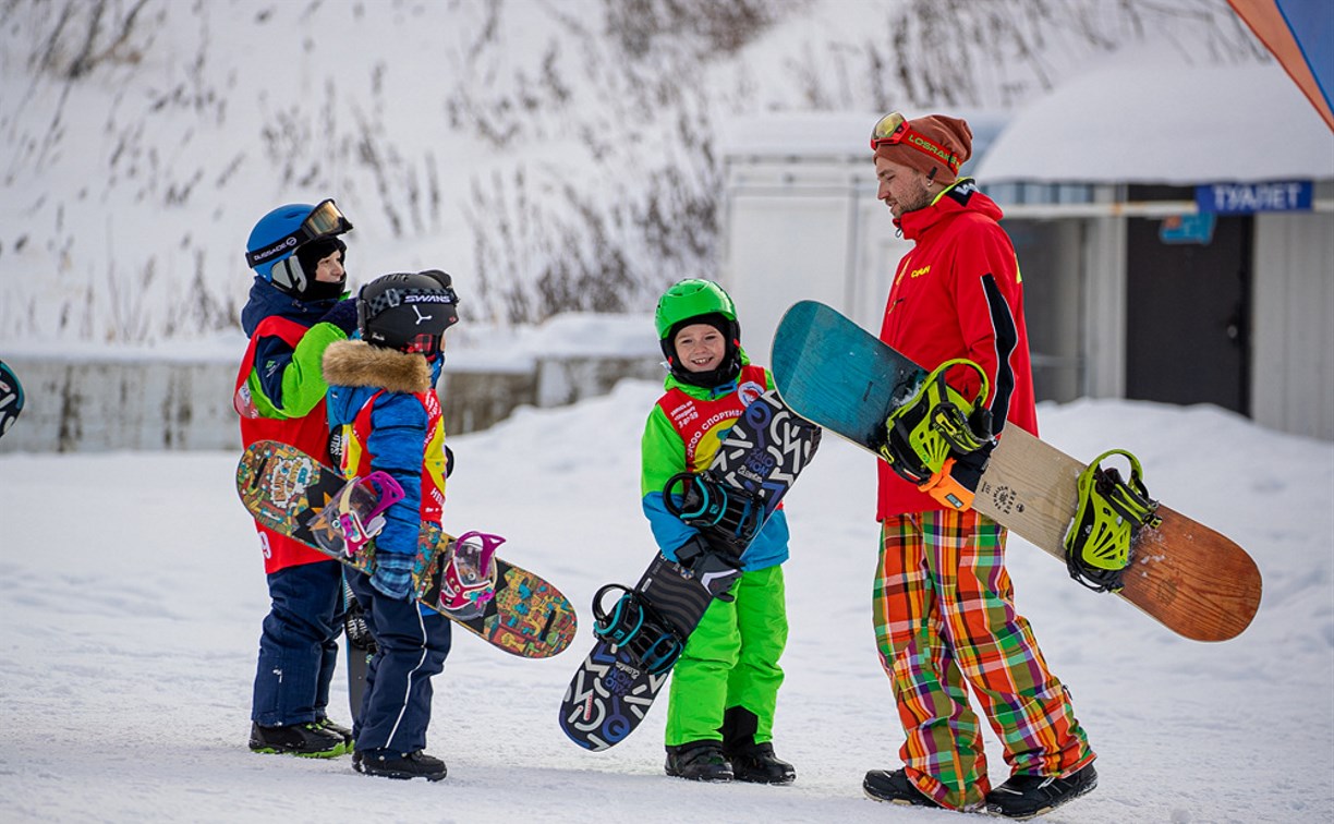 Сотни сахалинцев собрались на открытии горнолыжного сезона