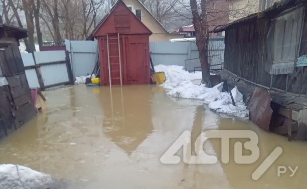Дом и двор пенсионерки затопило в Южно-Сахалинске