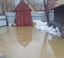 Дом и двор пенсионерки затопило в Южно-Сахалинске