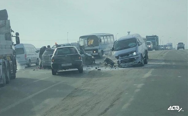 При столкновении Toyota Corolla Fielder и Mitsubishi Delica в Южно-Сахалинске пострадал мужчина При столкновении Toyota Corolla Fielder и Mitsubishi Delica в Южно-Сахалинске пострадал мужчина