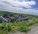Грузовик с коробками перевернулся на сахалинской трассе