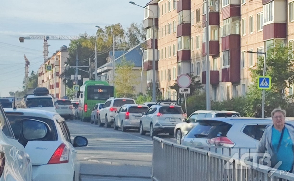 "Всё колом": ДТП спровоцировало гигантскую пробку в Южно-Сахалинске