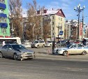 Автомобиль ГИБДД и седан столкнулись в Южно-Сахалинске