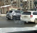 Хэтчбек и кроссовер столкнулись на перекрестке в Южно-Сахалинске