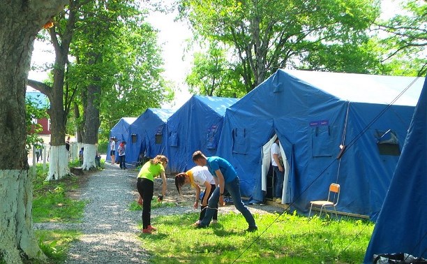 Палатка на 10 человек сгорела в детском лагере на юге Сахалина