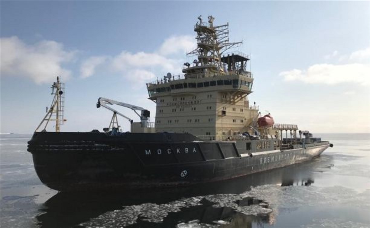 В сахалинском порту встал на вахту ледокол "Москва"