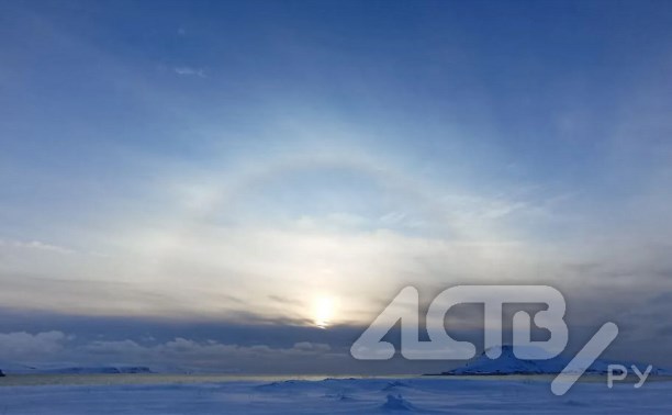 Фантастическое гало появилось морозным утром в Северо-Курильске