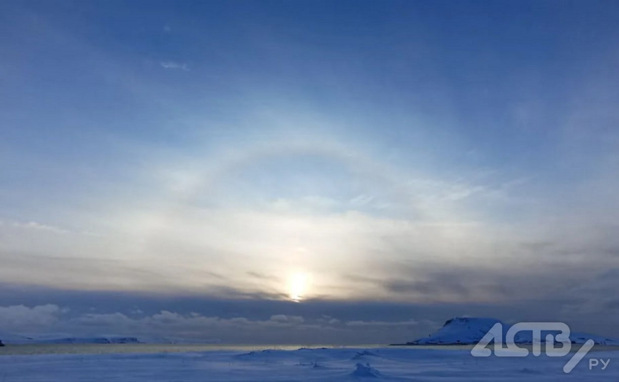 Фантастическое гало появилось морозным утром в Северо-Курильске