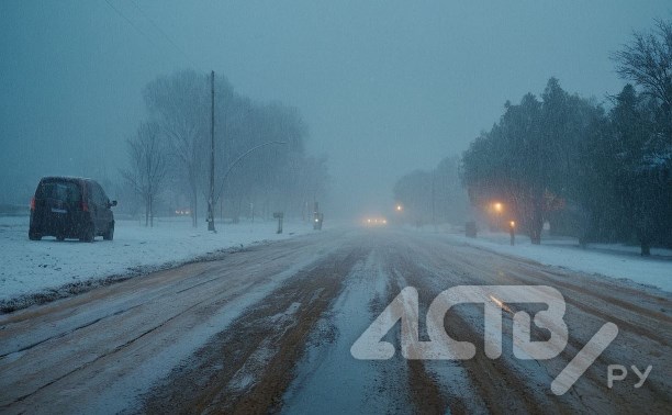 Снежный циклон накрыл Сахалинскую область: в двух районах ураган, некоторые школьники ушли на дистанционку