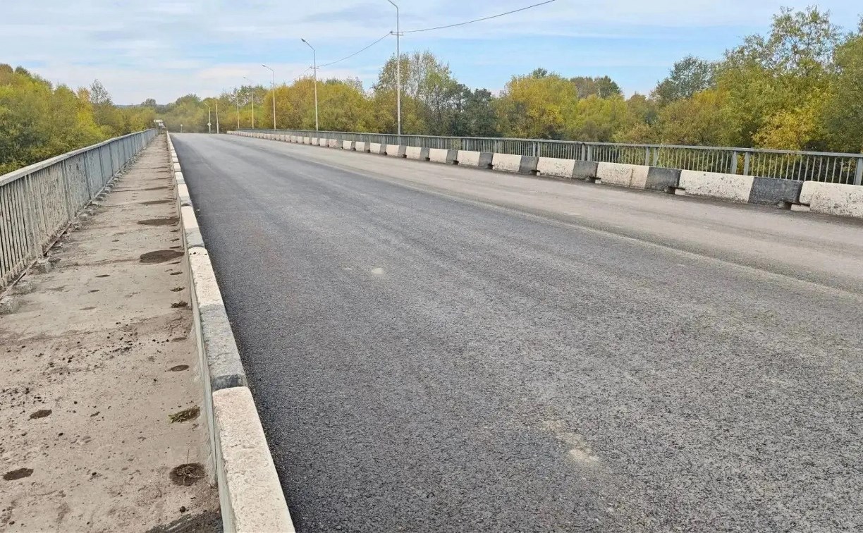 На Сахалине отремонтировали покрытие моста через реку Тымь