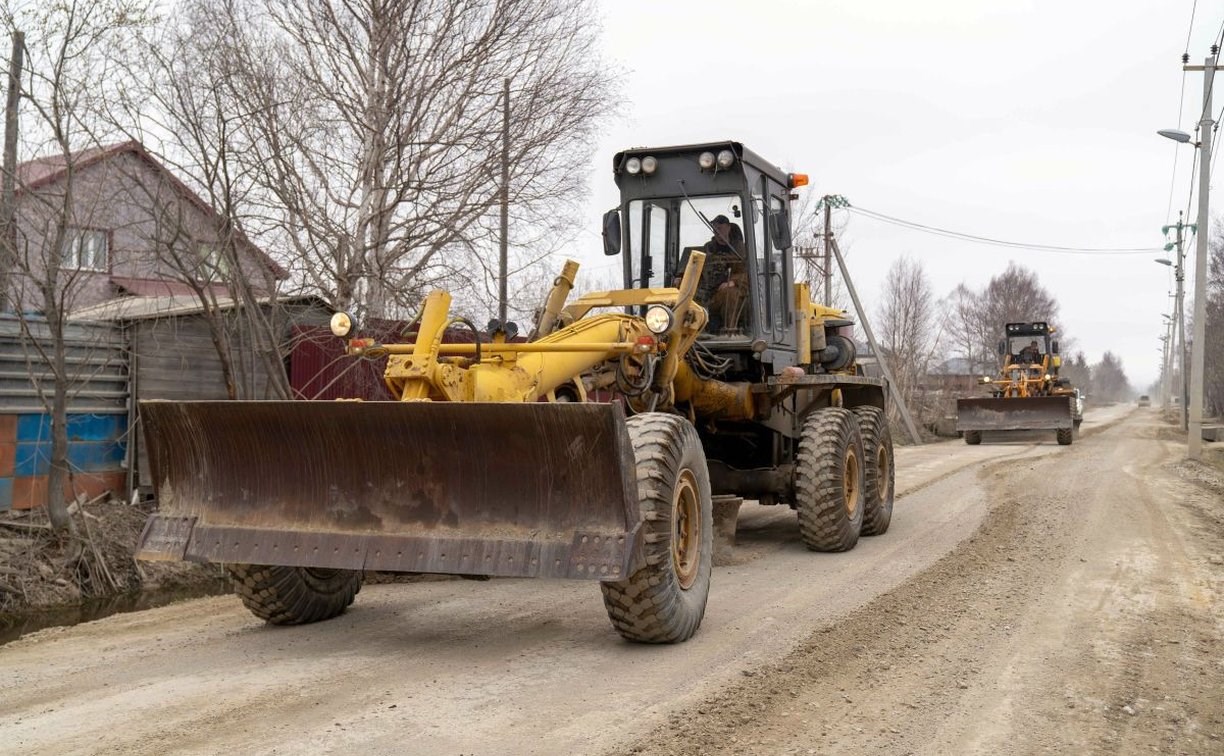 Более 85 км грунтовых дорог Южно-Сахалинска уже привели в нормативное состояние