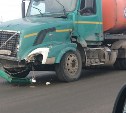 Бензовоз и микроавтобус столкнулись в Южно-Сахалинске