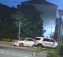 Разбитые автомобили несколько часов простояли на месте ДТП в Южно-Сахалинске