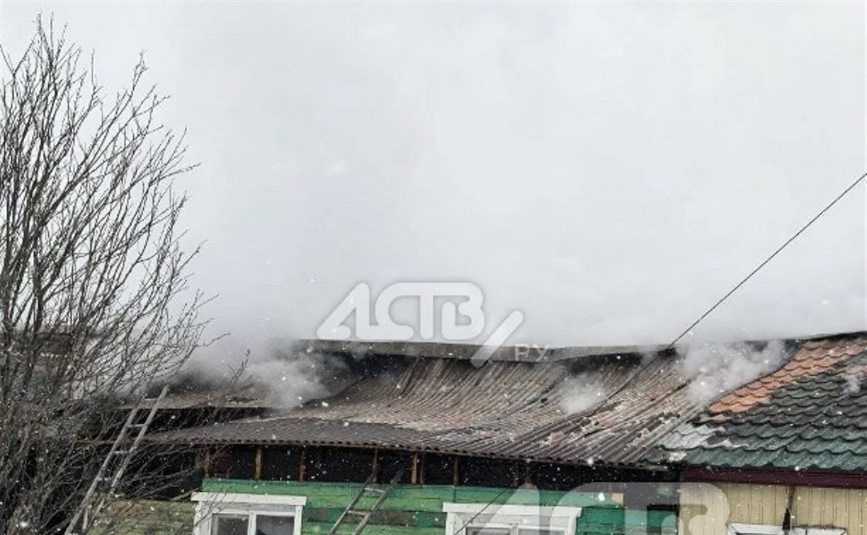 В Холмском районе объявили сбор вещей для многодетной семьи погорельцев