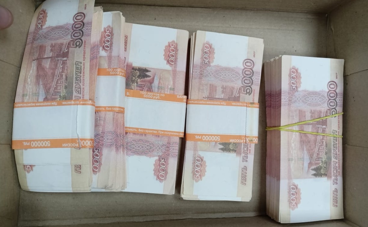 Два москвича не донесли до суда взятку от сахалинца в 14 миллионов 
