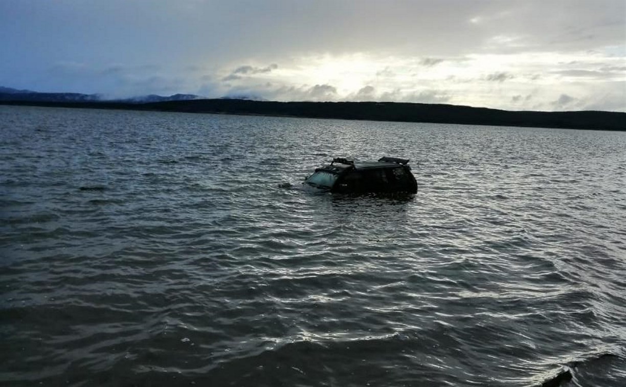 Сахалинец утопил внедорожник в озере возле Муравьево
