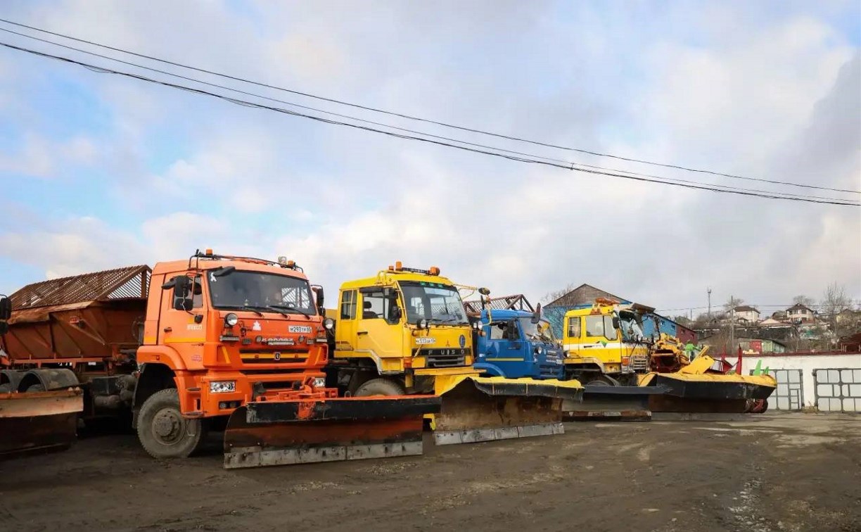 Больше 100 спецмашин будут расчищать зимой от снега Корсаковский район Больше 100 спецмашин будут расчищать зимой от снега Корсаковский район