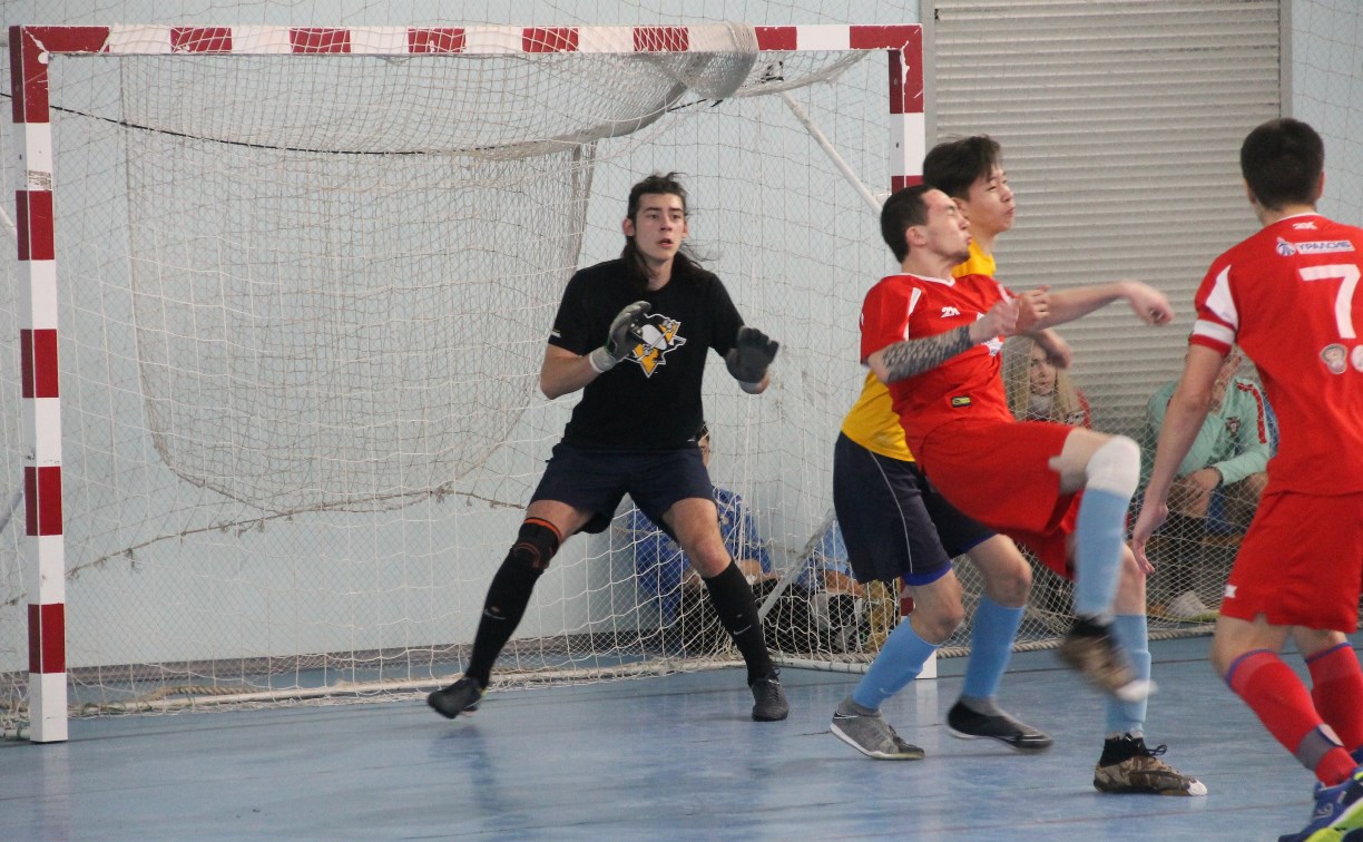 Юные футболисты севера Сахалина сразились за призы «Снеговика»