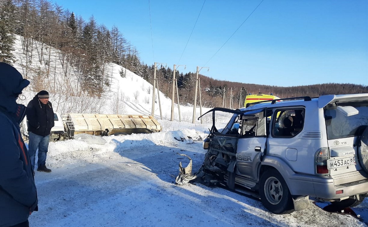 Мужчина погиб при столкновении внедорожника и грузовика на дороге Ильинское - Арсентьевка
