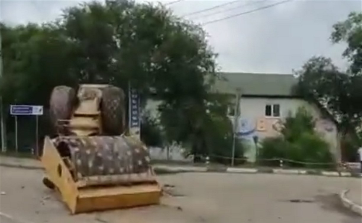Жители Благовещенска приняли эстафету у сахалинцев и уронили на дорогу каток