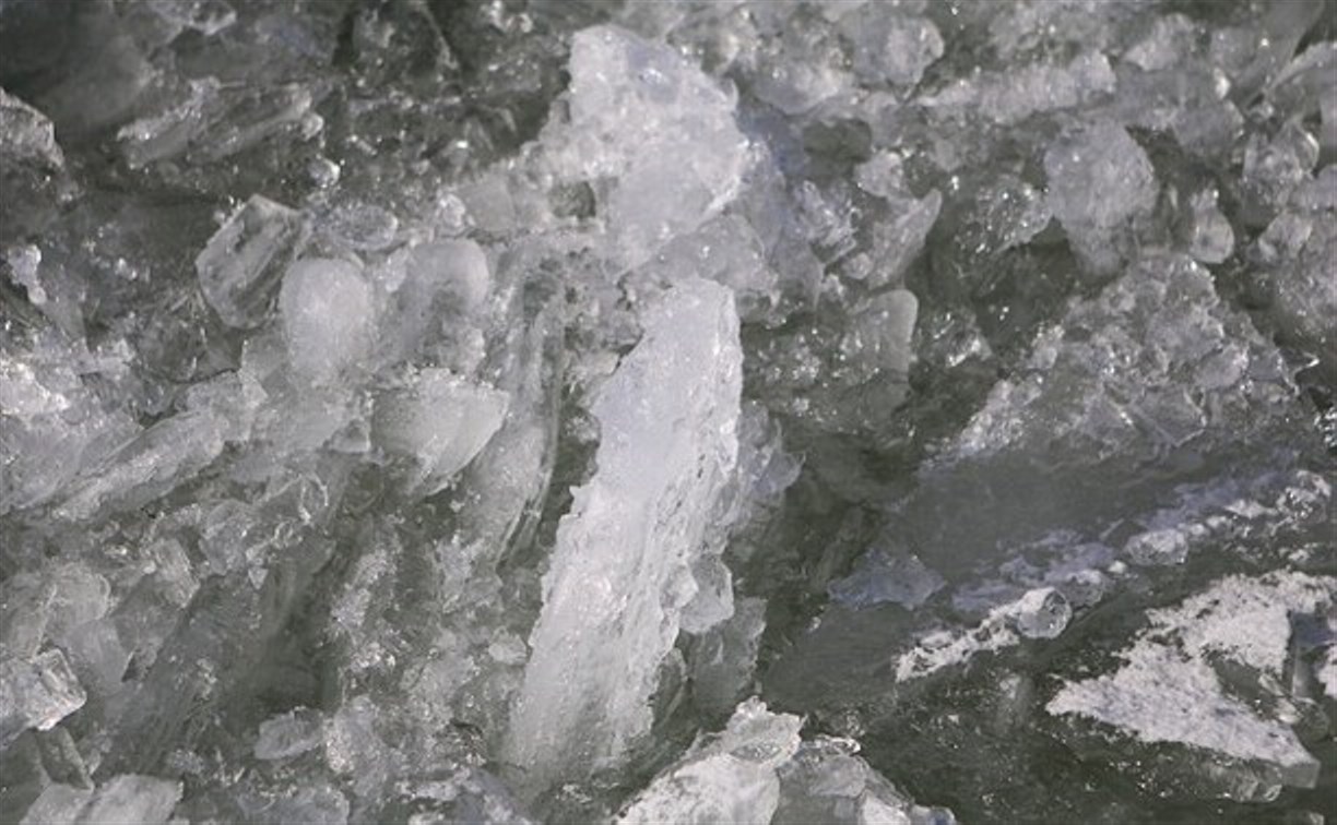 МЧС: опасно выходить на лёд на юге Сахалина 