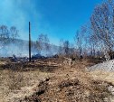 В Анивском районе потушили пожар вблизи частных домов