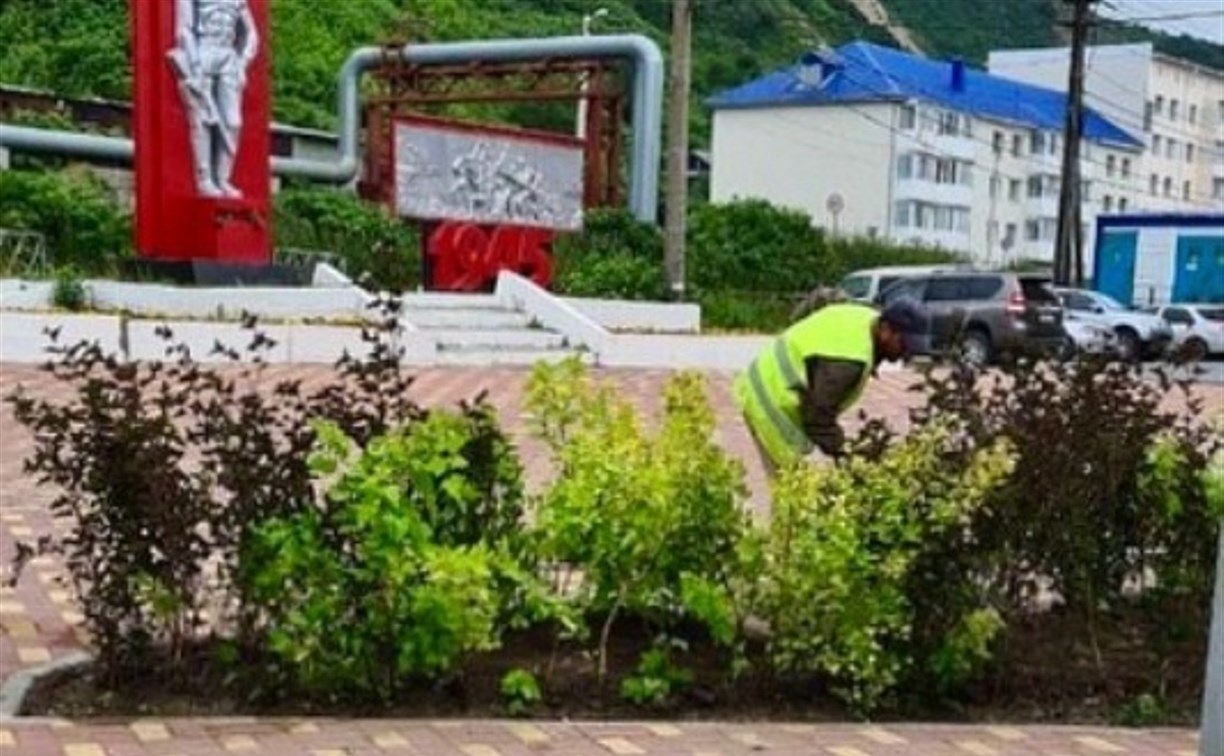 В Невельске благоустраивают сквер Памяти погибших воинов