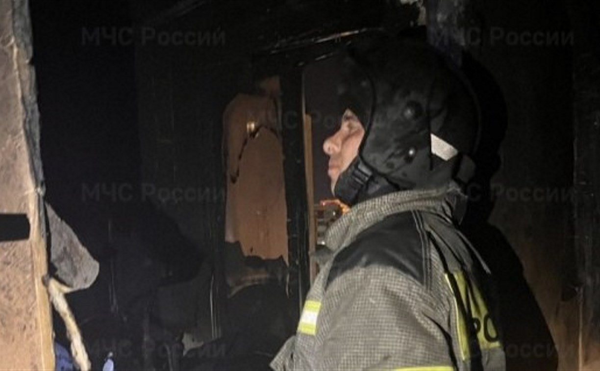 Магазин сгорел поздним вечером в Южно-Сахалинске Магазин сгорел поздним вечером в Южно-Сахалинске